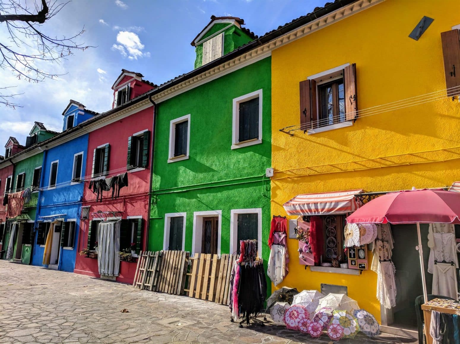 how-to-afford-to-travel-move How To Afford To Travel - Move - Colourful Houses In Burano